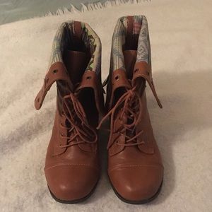 🌼Faux Leather Boots with Cute Pattern Inside🌼